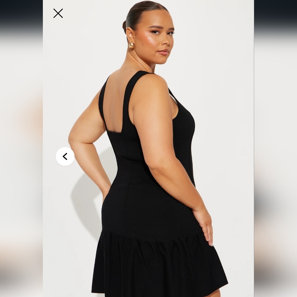 Elegant Black Sleeveless Dress - Picture 3 of 4